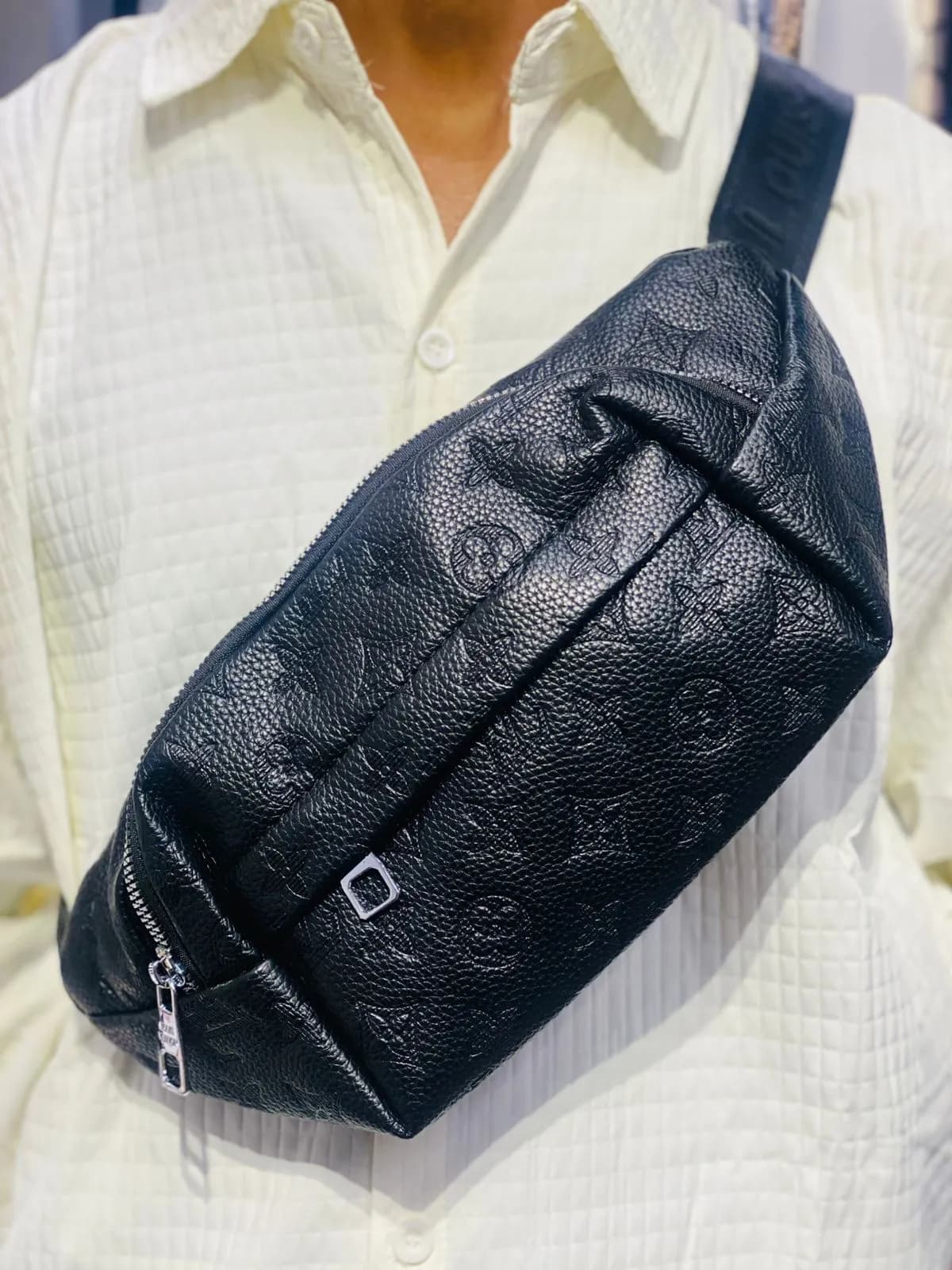 fanny bags lv black 