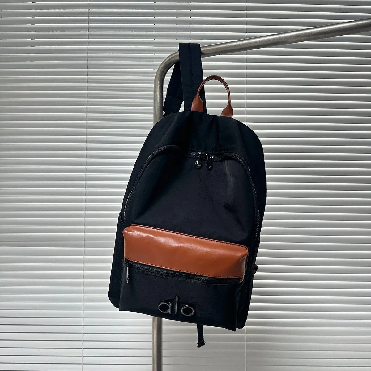 Alo Yoga Black & Brown