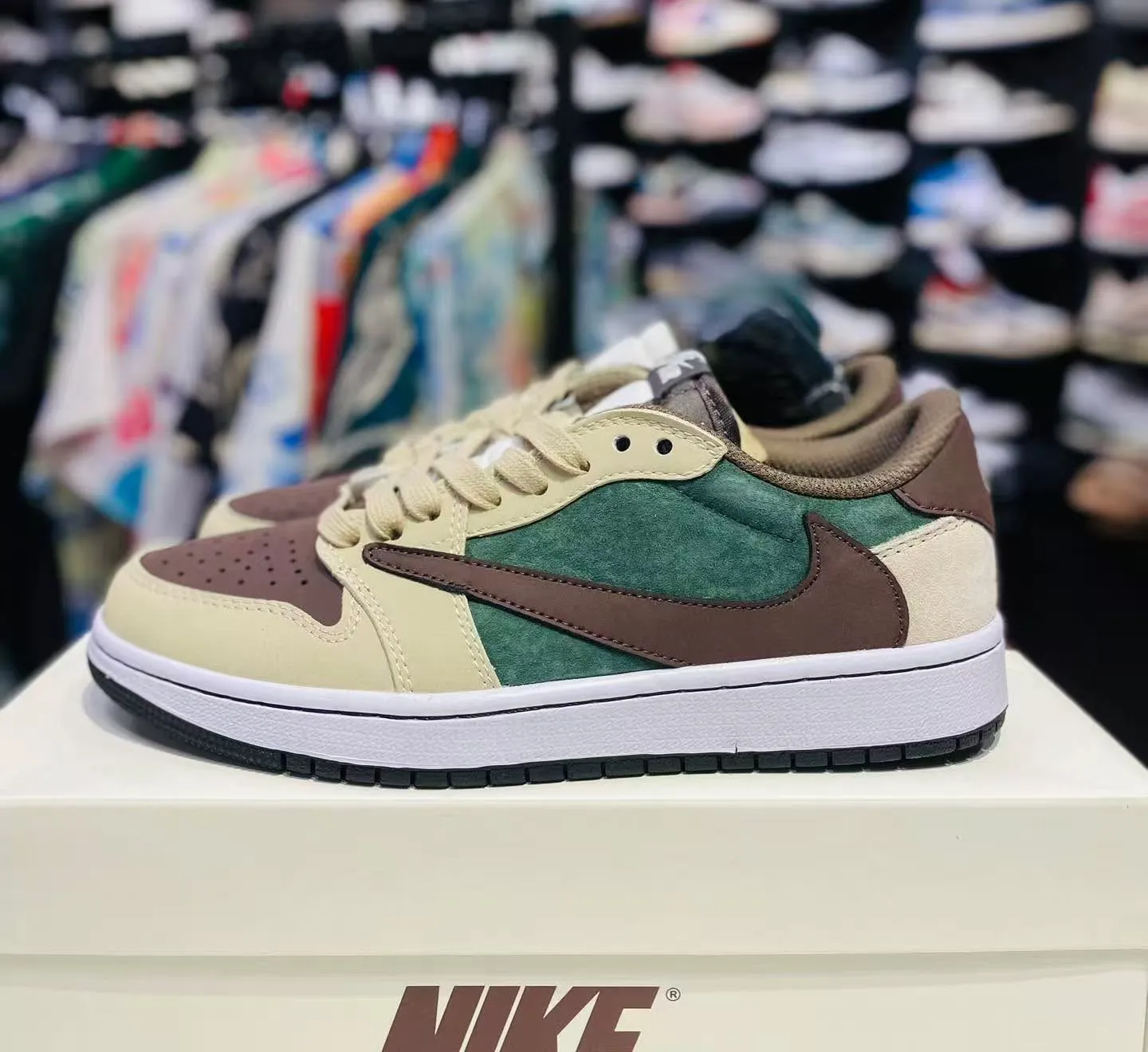 Air Jordan 1 Low x Travis Scott 'Green Mocha'