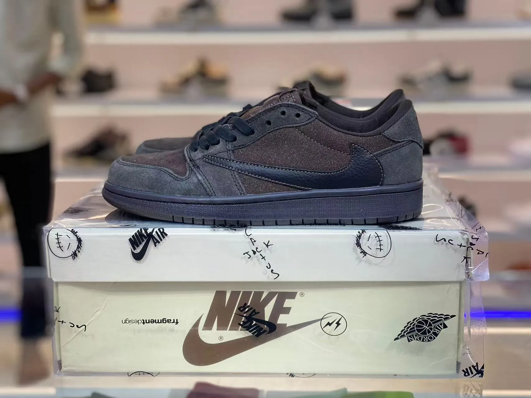 Air Jordan 1 Retro Low OG SP x Travis Scott 'Velvet Brown'