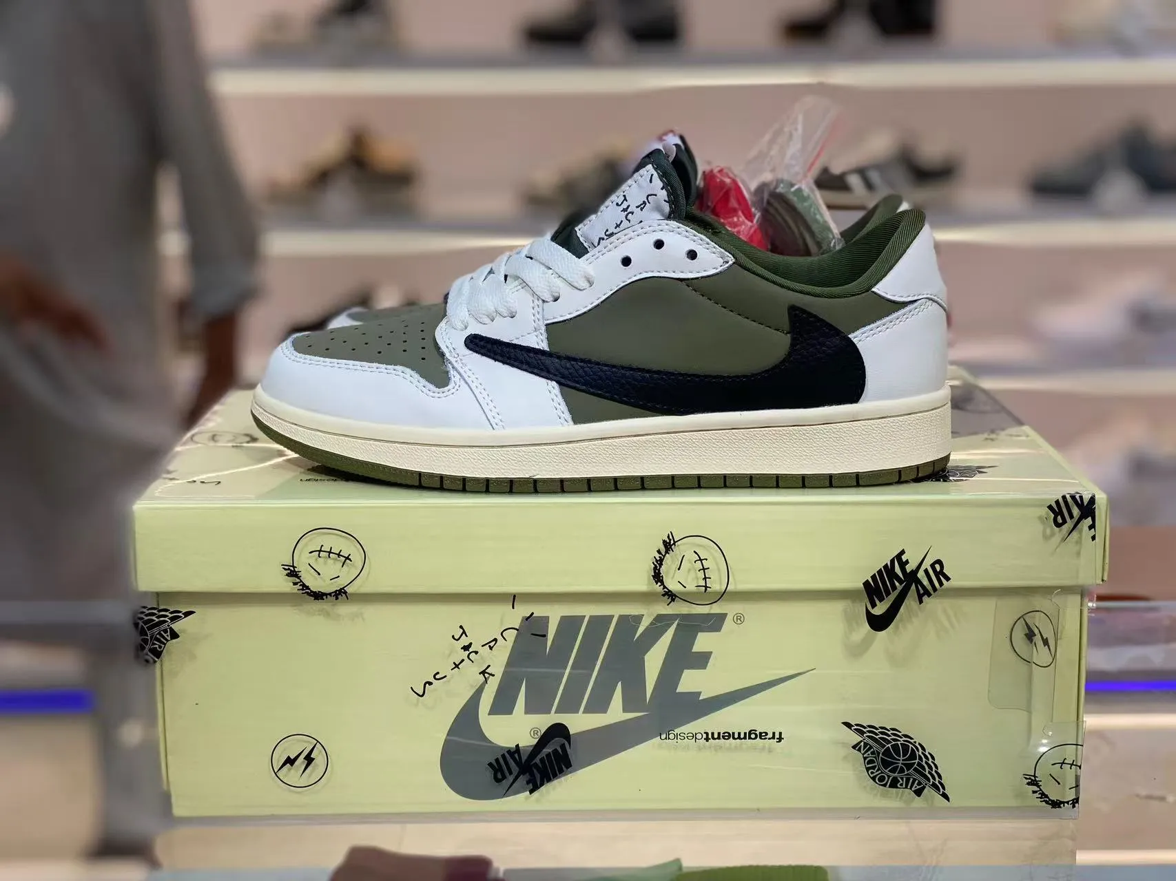  Air Jordan 1 Retro Low OG SP x Travis Scott 'Medium Olive'