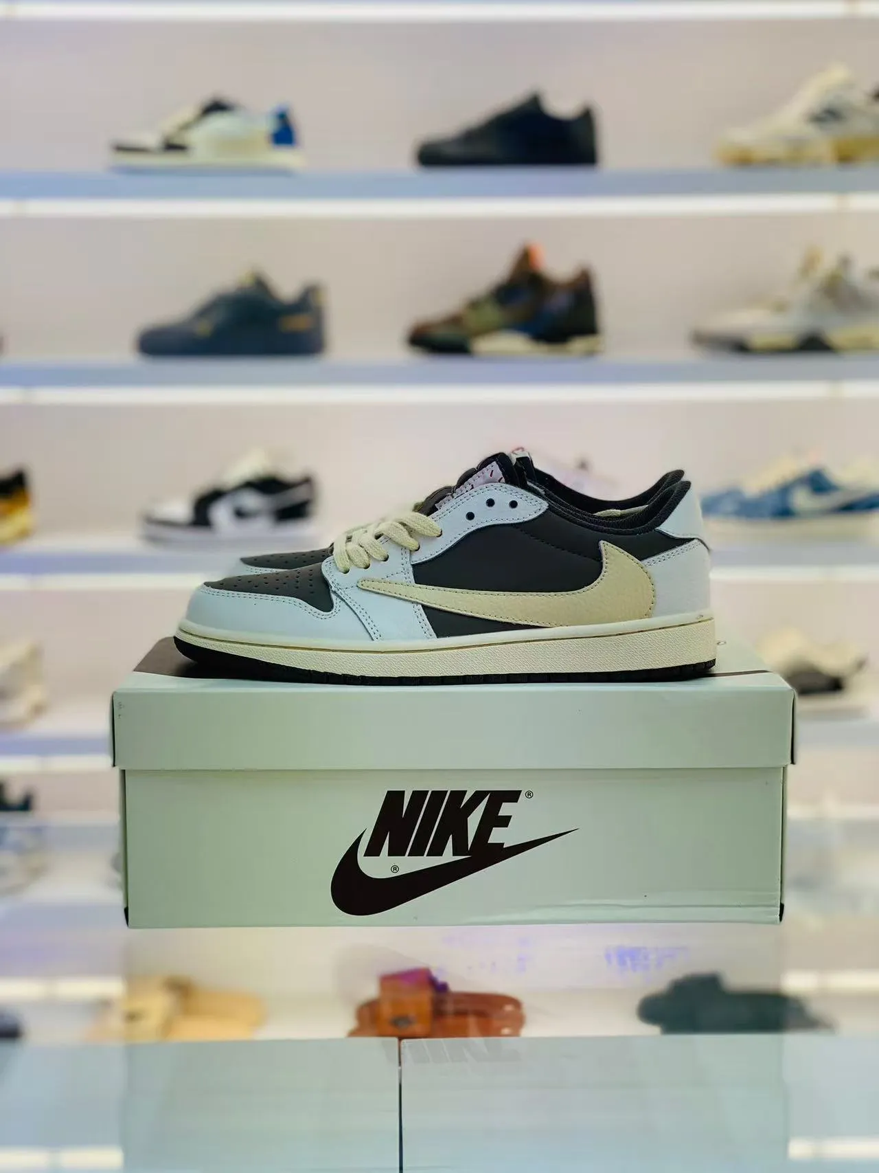 Air Jordan 1 Retro Low OG SP x Travis Scott 'Reverse Mocha'