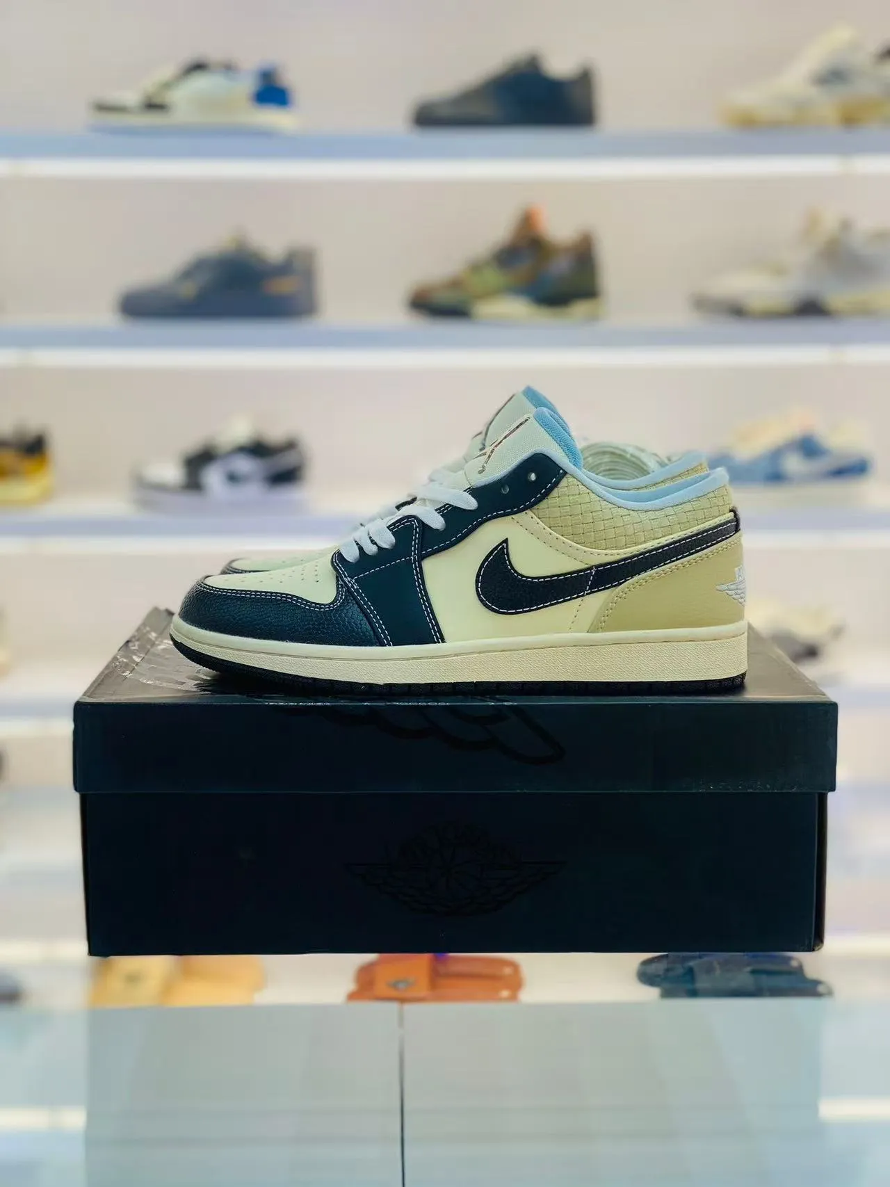 Air Jordan 1 Low SE 'Coconut Milk Black Muslin'