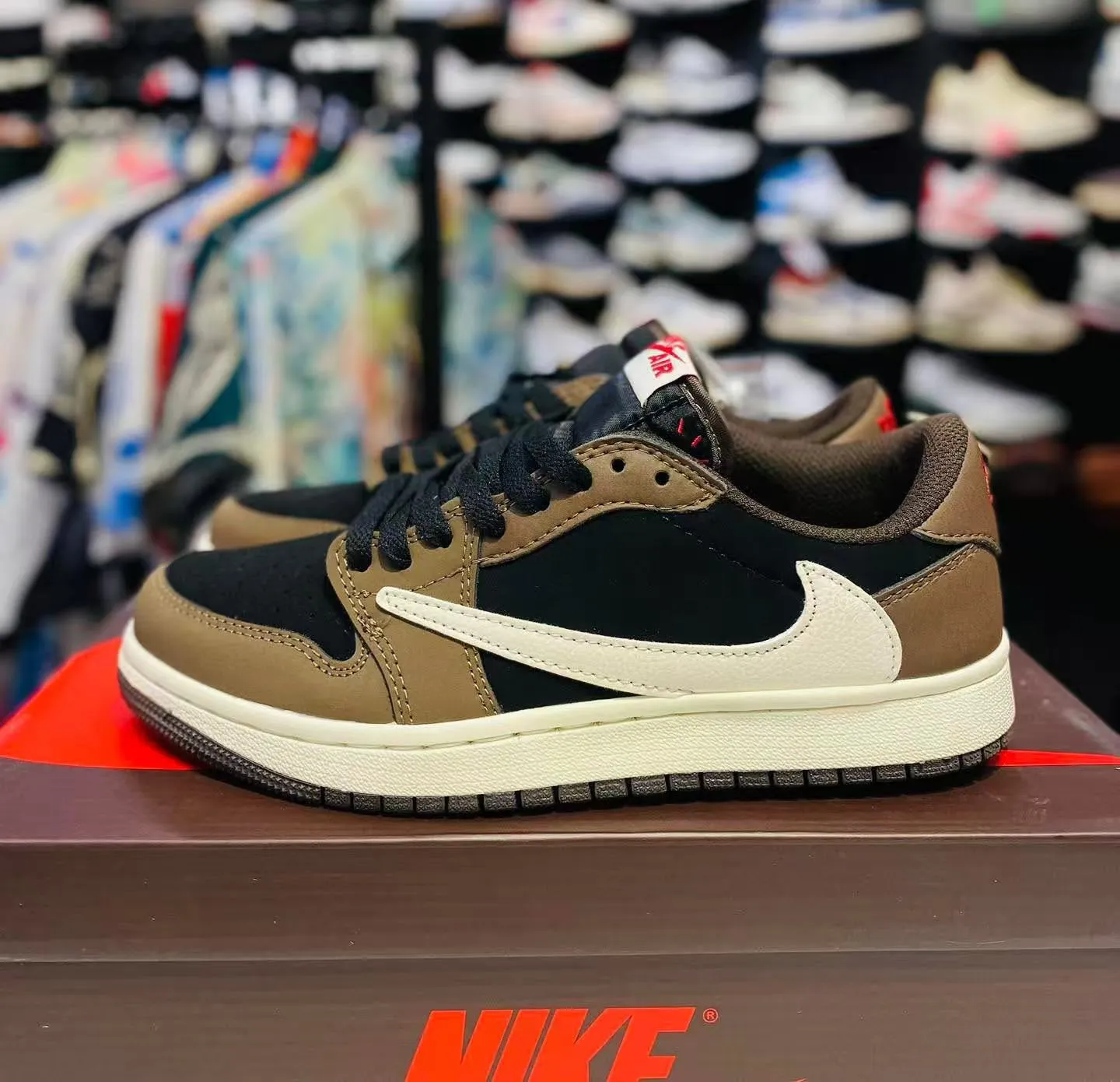 Nike Air x Travis Scott Earth-Tone Collector's Box