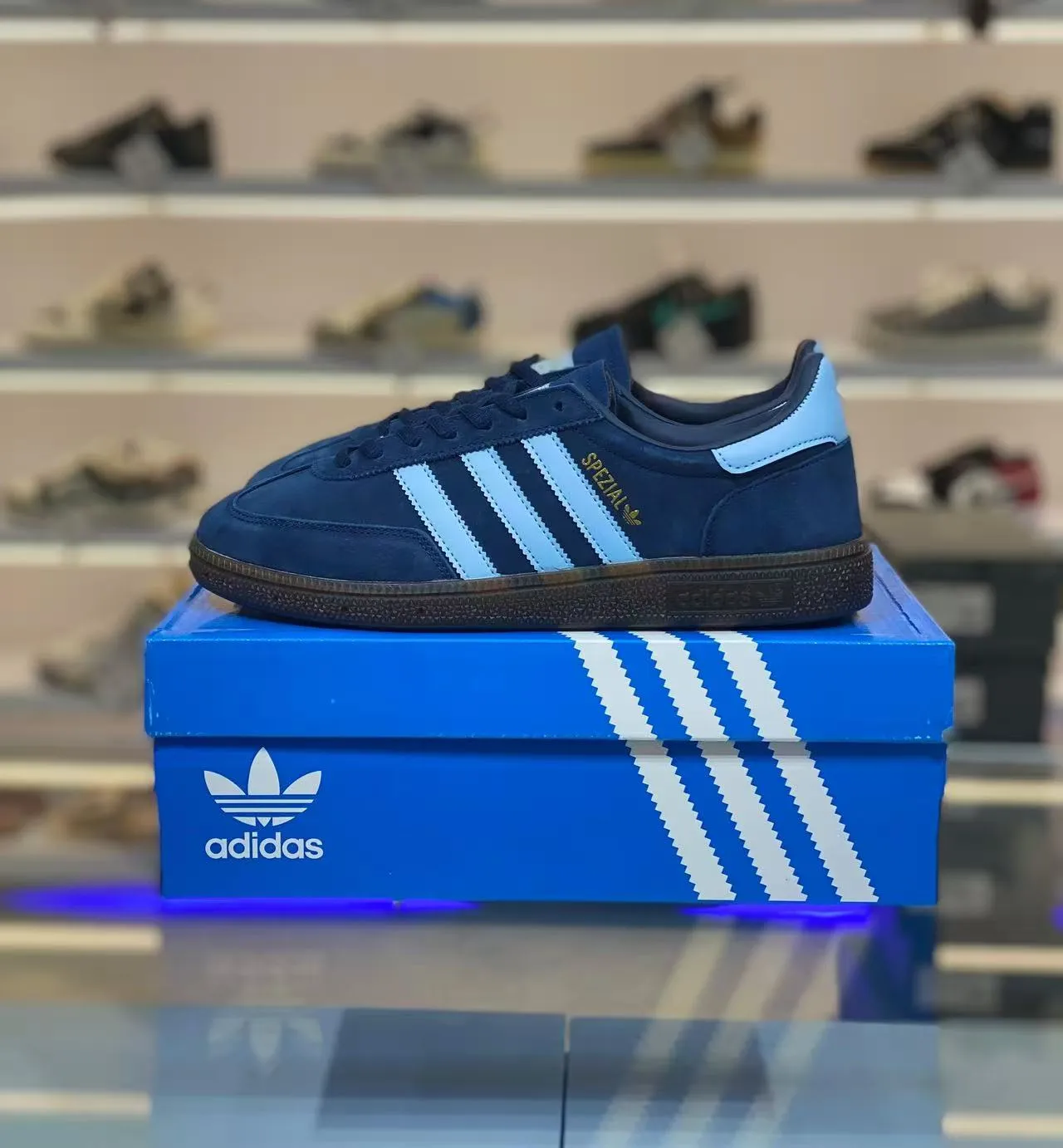  adidas  Retro Blue Brand Box