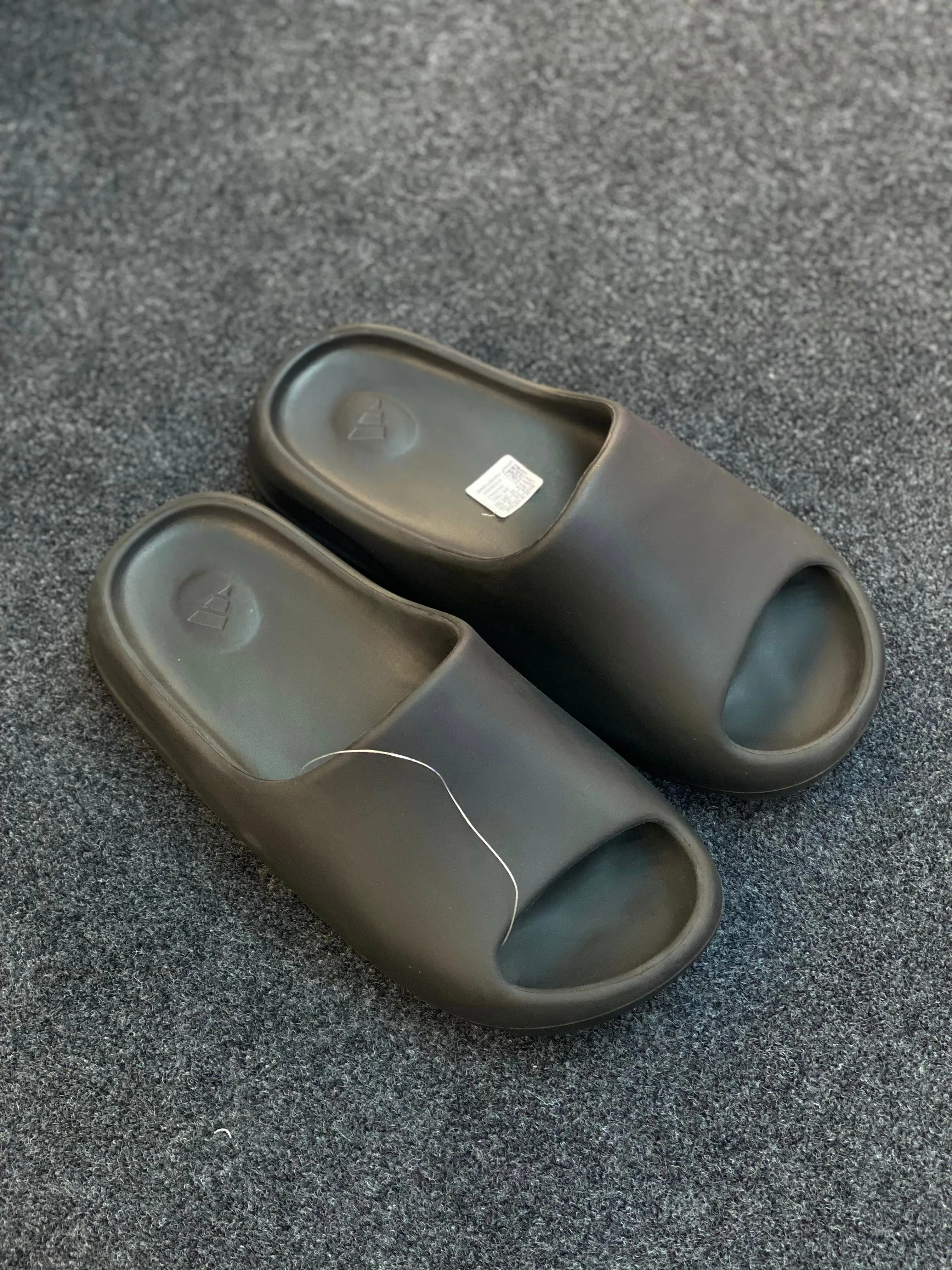 Adidas Yeezy Slide "Onyx"